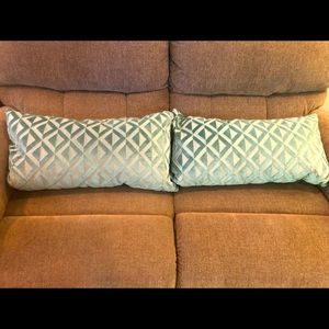 Teal Velvet Zippered Throw Pillow Set